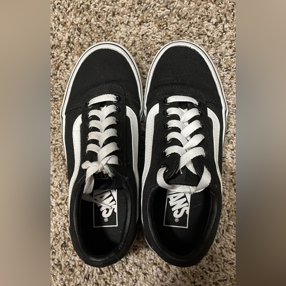 VANS
BOSE THE WALLS